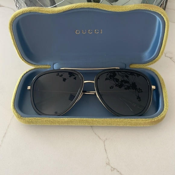 Gucci Polarized Sunglasses - Picture 4 of 9